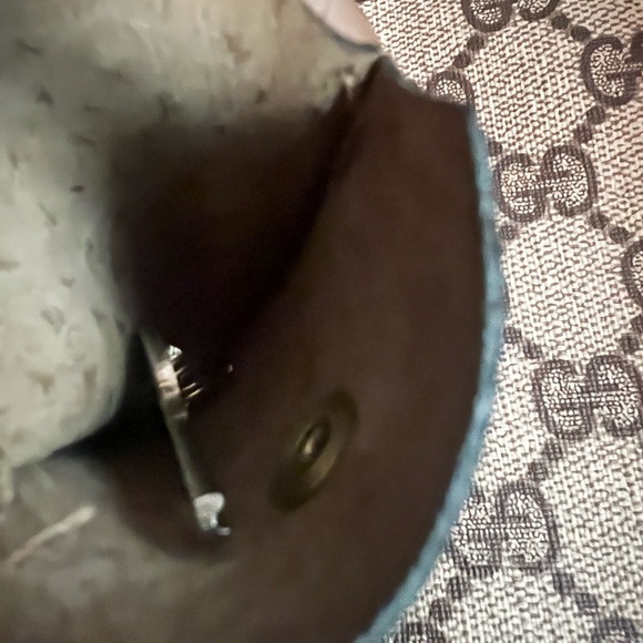 Gucci Beige Monogram Bag with Red and Black Accents - Picture 10 of 10